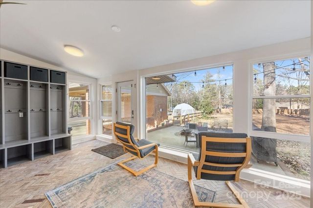 5712 Oak Drive, Charlotte, NC 28216