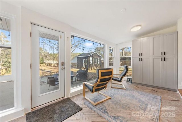 5712 Oak Drive, Charlotte, NC 28216