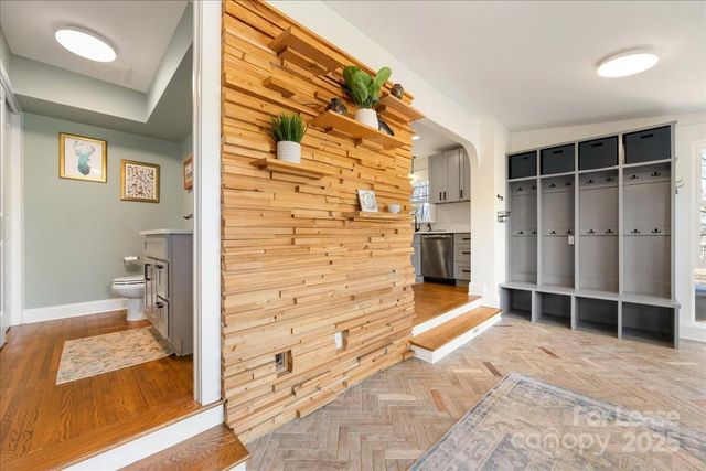 5712 Oak Drive, Charlotte, NC 28216