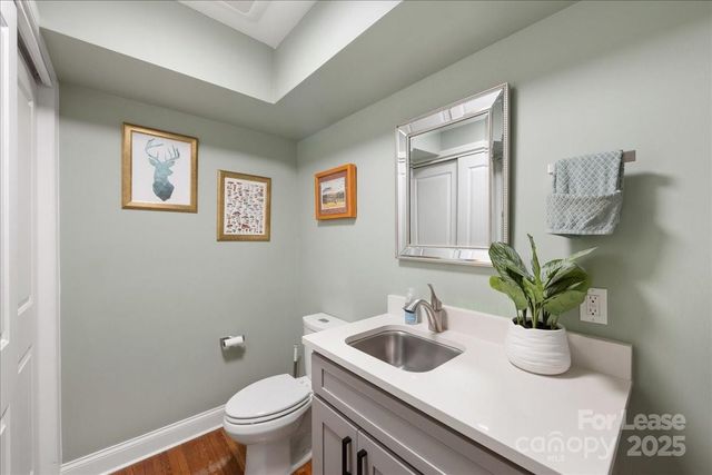 5712 Oak Drive, Charlotte, NC 28216