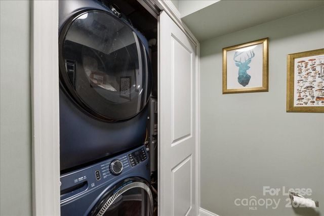 5712 Oak Drive, Charlotte, NC 28216