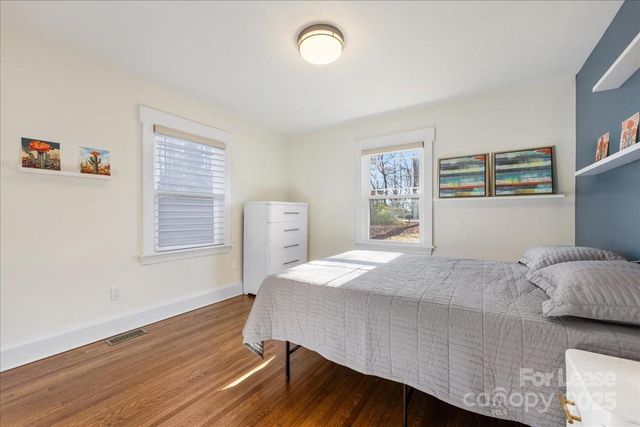 5712 Oak Drive, Charlotte, NC 28216