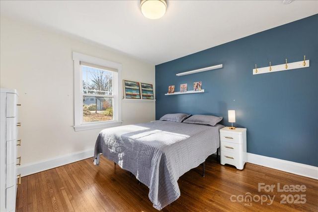 5712 Oak Drive, Charlotte, NC 28216