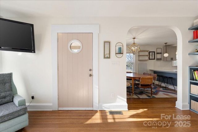 5712 Oak Drive, Charlotte, NC 28216