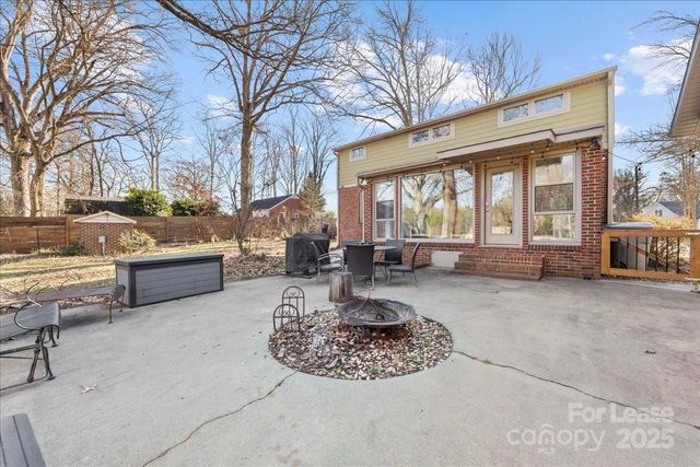 5712 Oak Drive, Charlotte, NC 28216