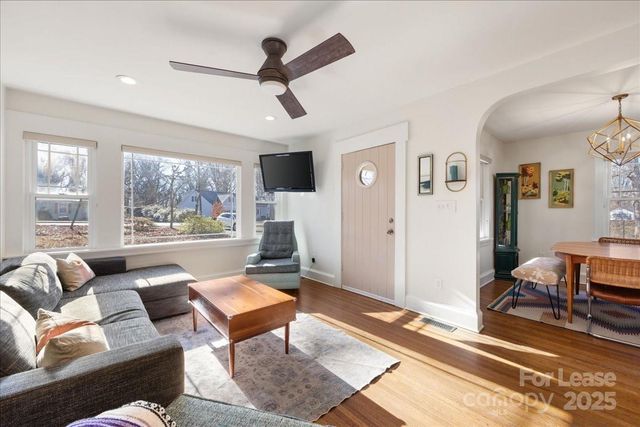 5712 Oak Drive, Charlotte, NC 28216