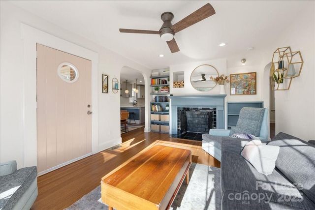 5712 Oak Drive, Charlotte, NC 28216