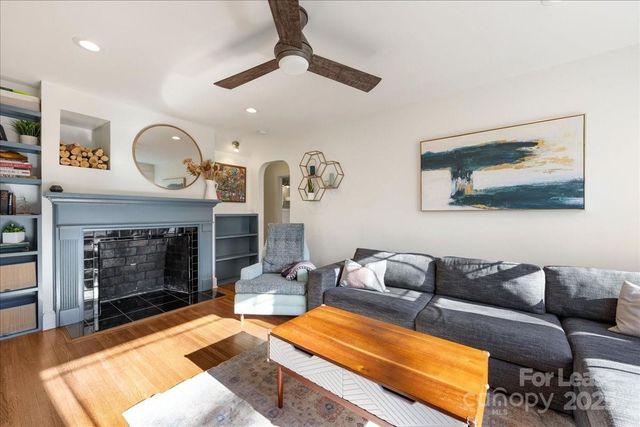 5712 Oak Drive, Charlotte, NC 28216