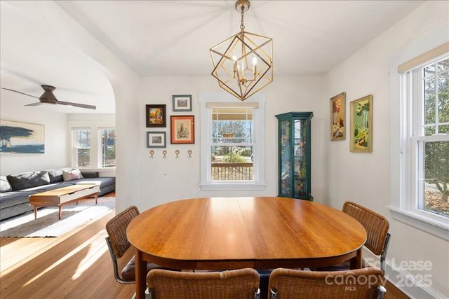 5712 Oak Drive, Charlotte, NC 28216