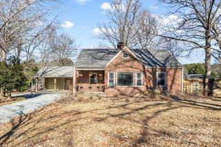 5712 Oak Drive, Charlotte, NC 28216