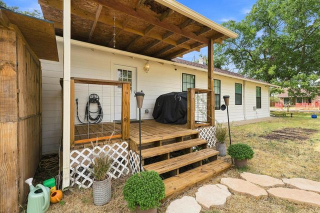 407 E Bois D Arc Street, Leonard, TX 75452