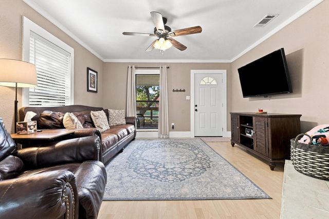 407 E Bois D Arc Street, Leonard, TX 75452
