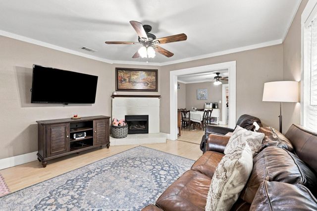407 E Bois D Arc Street, Leonard, TX 75452