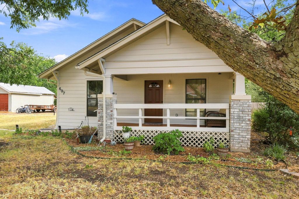 407 E Bois D Arc Street, Leonard, TX 75452