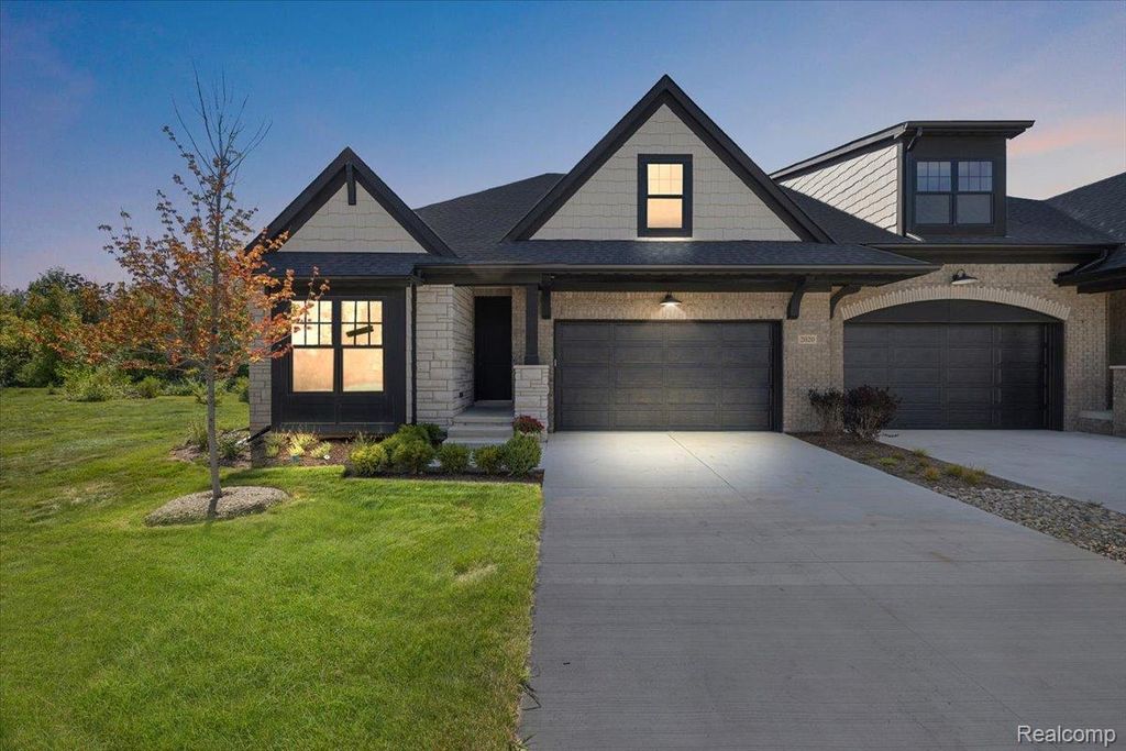 2028 Breckenridge Court 10, Rochester, MI 48307