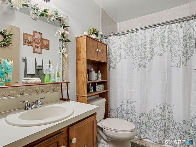 160 Granfield Avenue, Bridgeport, CT 06610