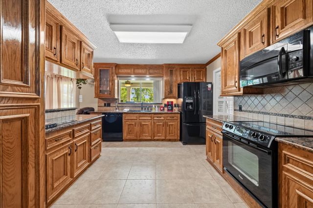 104 Shady Lane, Liberty, TX 77535