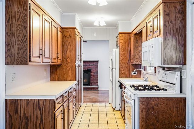 11 Hillside Place, Rye, NY 10580