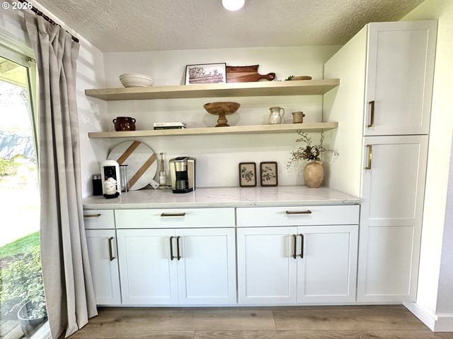 19251 CENTRAL POINT Rd, Oregon City, OR 97045