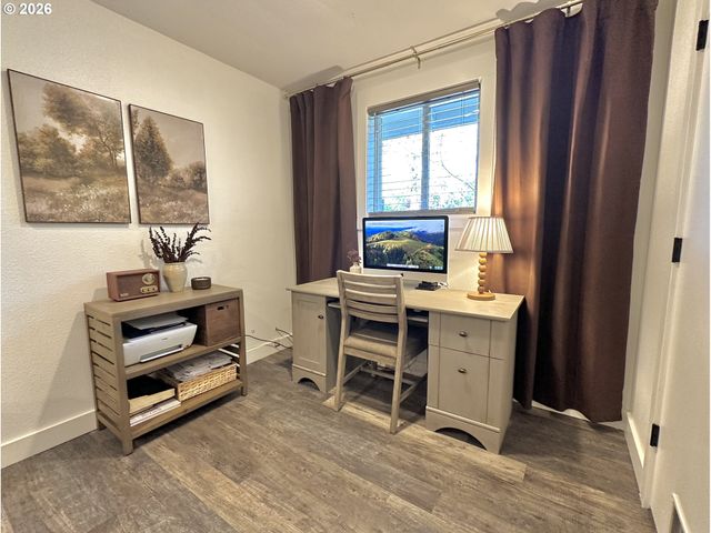 19251 CENTRAL POINT Rd, Oregon City, OR 97045