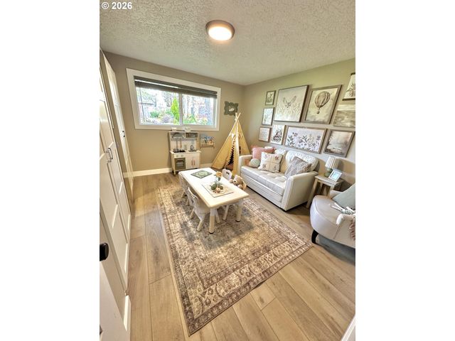 19251 CENTRAL POINT Rd, Oregon City, OR 97045