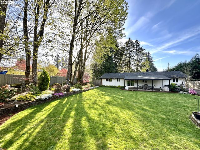 19251 CENTRAL POINT Rd, Oregon City, OR 97045