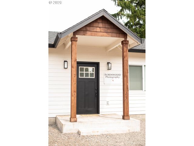 19251 CENTRAL POINT Rd, Oregon City, OR 97045