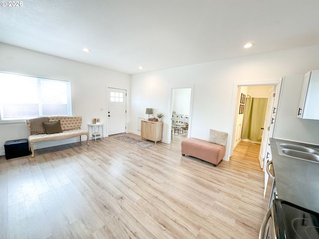 19251 CENTRAL POINT Rd, Oregon City, OR 97045