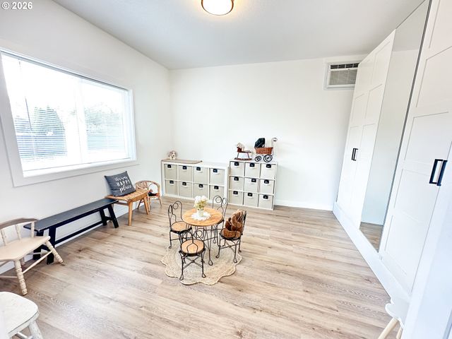 19251 CENTRAL POINT Rd, Oregon City, OR 97045