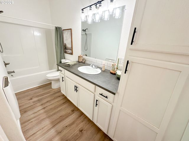 19251 CENTRAL POINT Rd, Oregon City, OR 97045