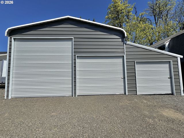 19251 CENTRAL POINT Rd, Oregon City, OR 97045