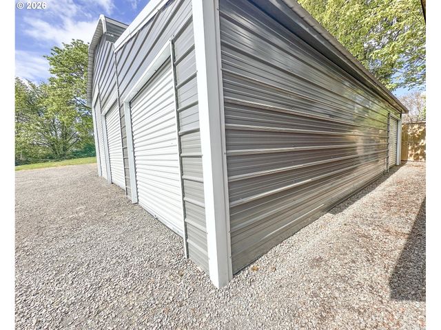 19251 CENTRAL POINT Rd, Oregon City, OR 97045