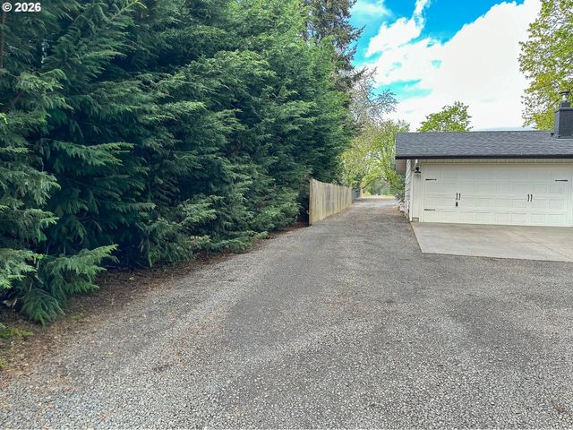 19251 CENTRAL POINT Rd, Oregon City, OR 97045