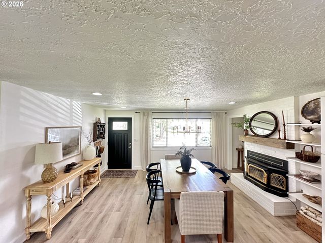 19251 CENTRAL POINT Rd, Oregon City, OR 97045