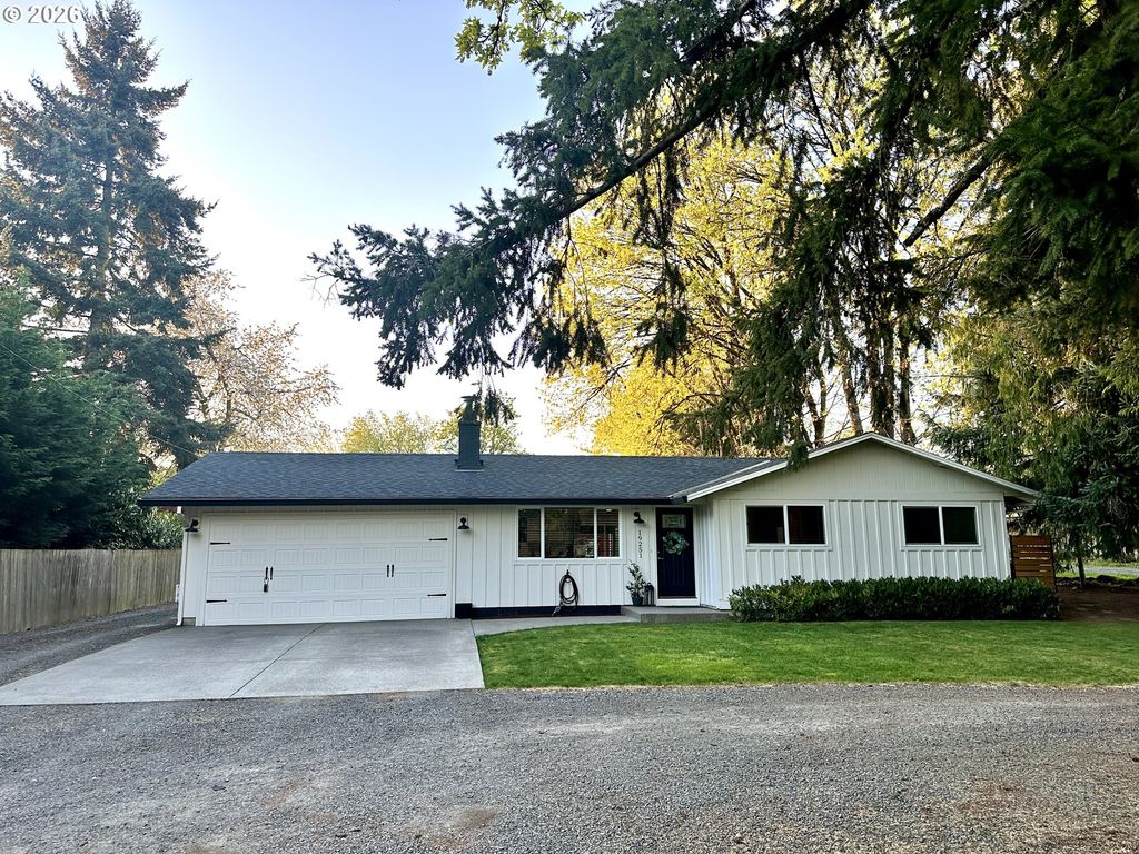 19251 CENTRAL POINT Rd, Oregon City, OR 97045