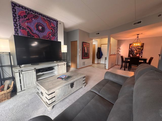 3135 Town Square Drive 104, Rolling Meadows, IL 60008