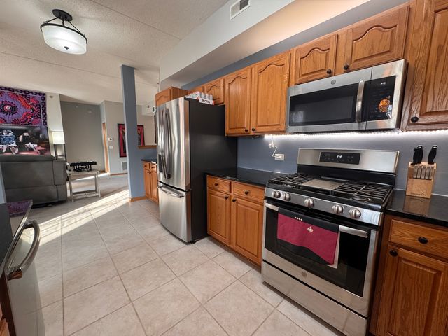 3135 Town Square Drive 104, Rolling Meadows, IL 60008