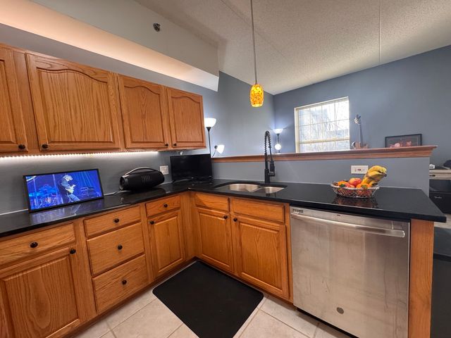 3135 Town Square Drive 104, Rolling Meadows, IL 60008