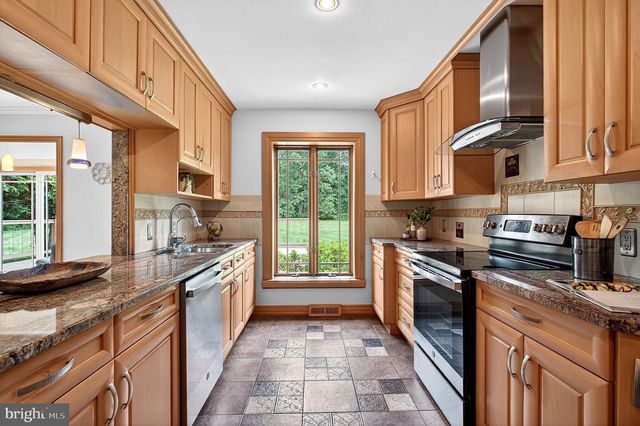 6 AQUA TER, Pennington, NJ 08534