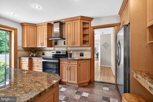 6 AQUA TER, Pennington, NJ 08534