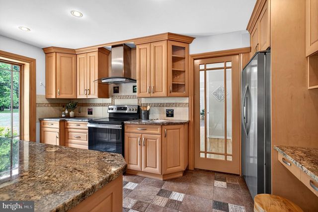 6 AQUA TER, Pennington, NJ 08534