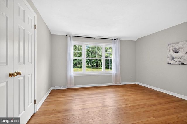 6 AQUA TER, Pennington, NJ 08534