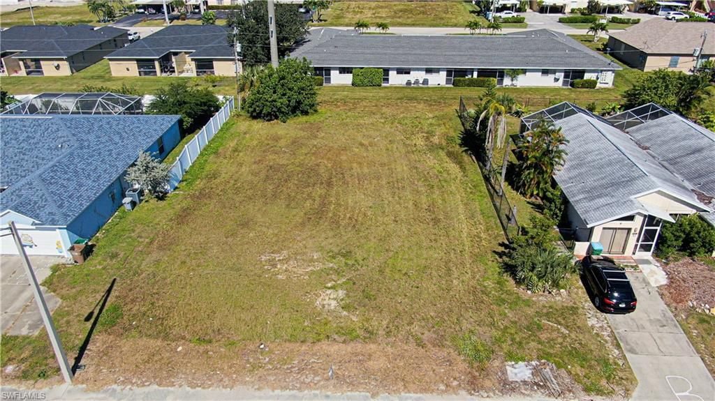 Image 3 of property listing at 933 Cape Coral PKWY W, Cape Coral, FL 33914