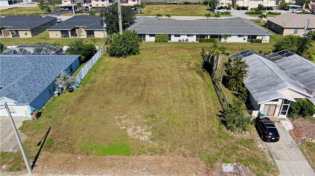 Image 4 of property listing at 933 Cape Coral PKWY W, Cape Coral, FL 33914