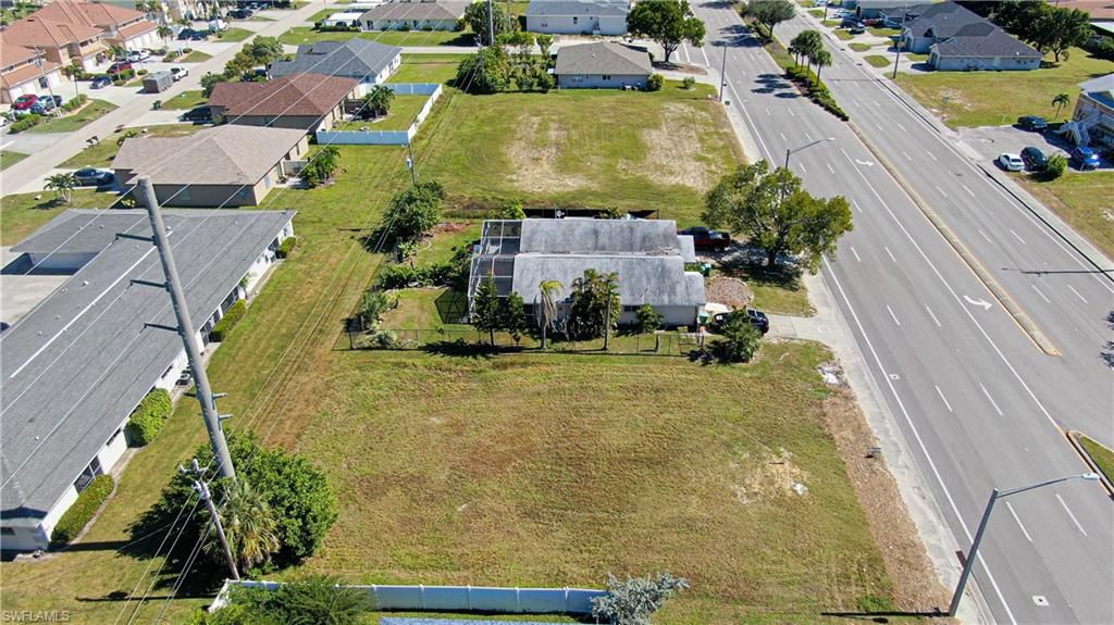 Image 6 of property listing at 933 Cape Coral PKWY W, Cape Coral, FL 33914