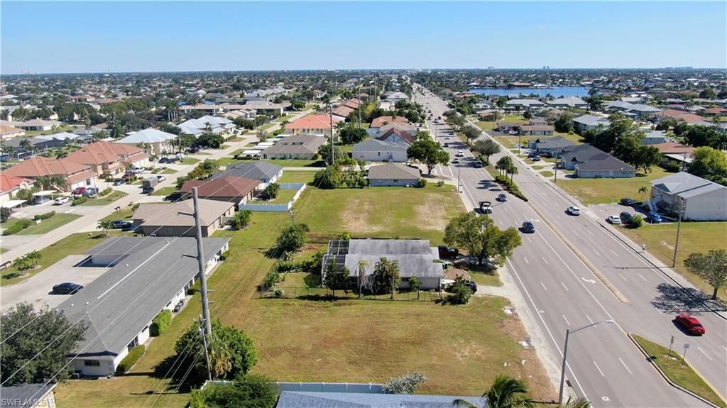 Image 7 of property listing at 933 Cape Coral PKWY W, Cape Coral, FL 33914