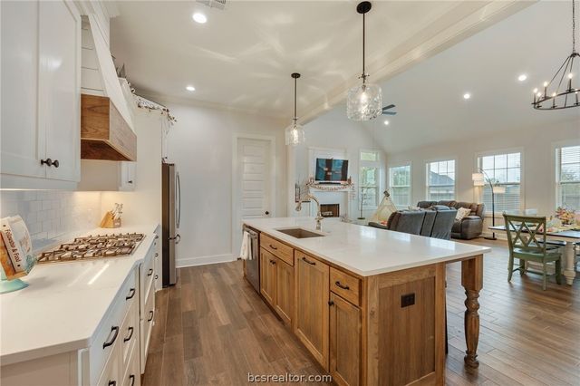 4357 Fox River Lane, Bryan, TX 77802