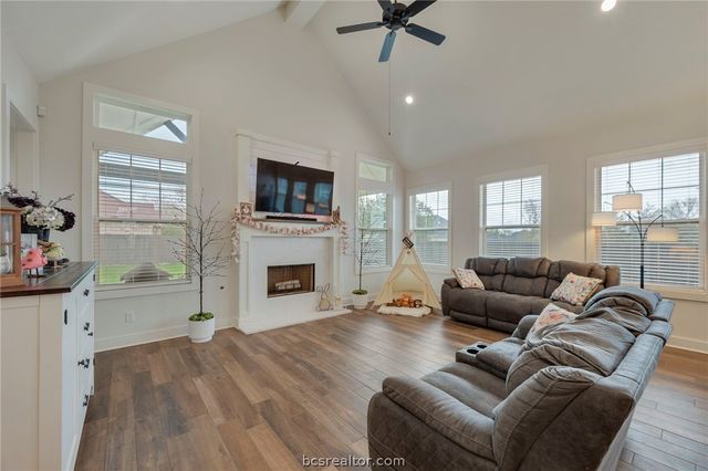 4357 Fox River Lane, Bryan, TX 77802