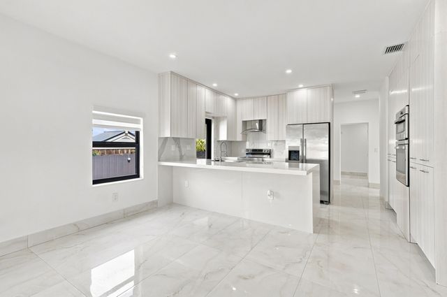 2239 SW 10TH Street, Miami, FL 33135