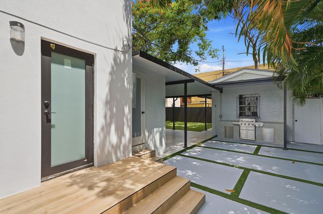 2239 SW 10TH Street, Miami, FL 33135